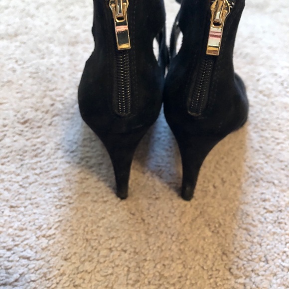 Black, peep toe heels - Picture 3 of 4